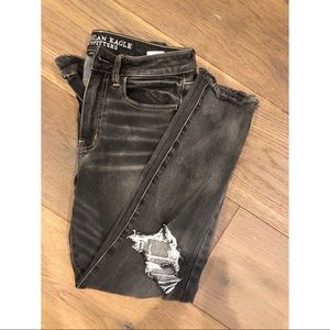 AMERICAN EAGLE HI-RISE DISTRESSED JEGGING CROP